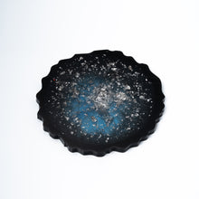 Load image into Gallery viewer, Midnight Blue Geode Cocktail Coaster Set