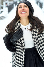 Load image into Gallery viewer, NYC LOVE Necklace: Jet Black